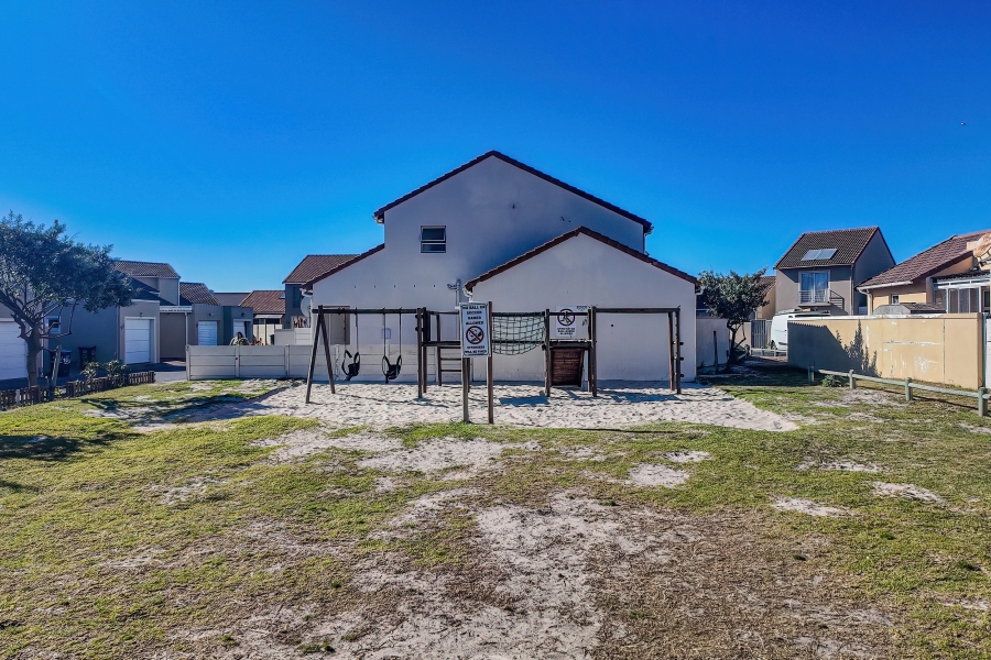 To Let 1 Bedroom Property for Rent in Muizenberg Western Cape